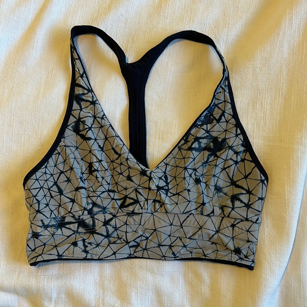 Lululemon sports bra
